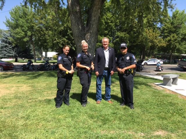 Senator Crapo with officers from the Jerome Police Department